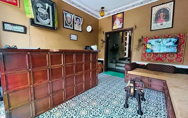 Hotel Ambika Chirwa House