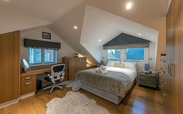 NEW Stunning 5BD Kensington House