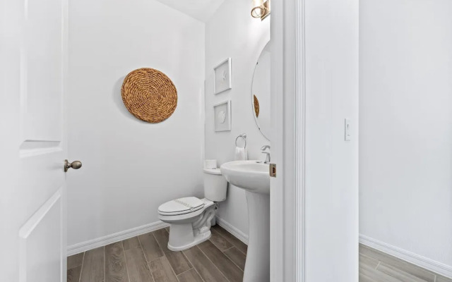 Lovely Townhome Sleeps 8 Eve101