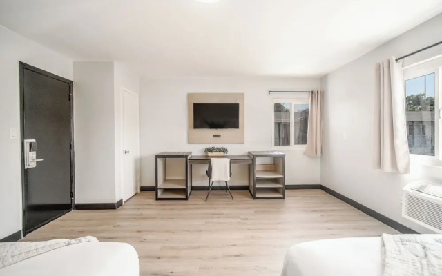 ERTH INN by AGA- San Ysidro