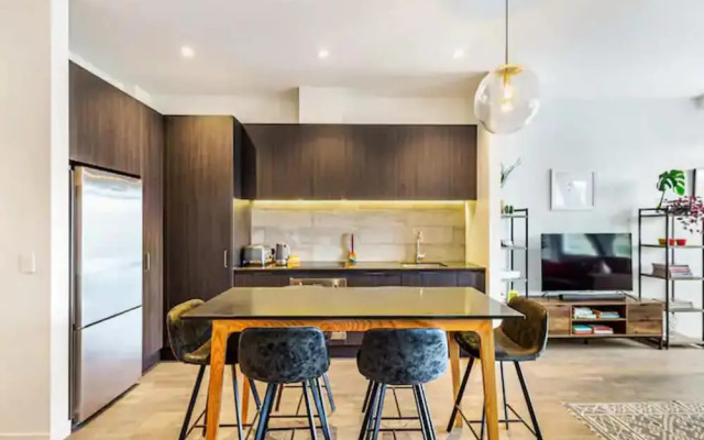 Modern Living In Prime Location!