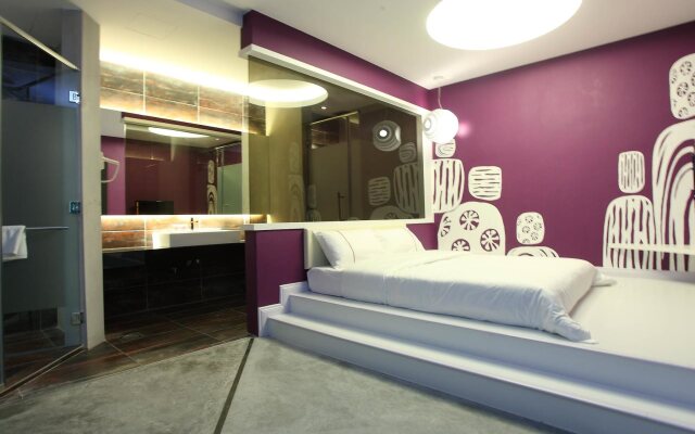 J Hotel