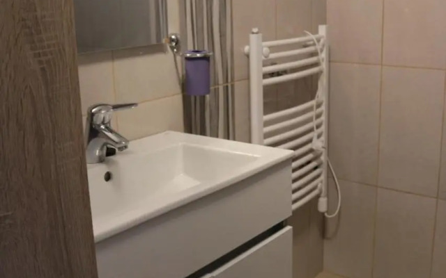 Apartment F6