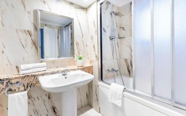 Ona Hollywood Mirage