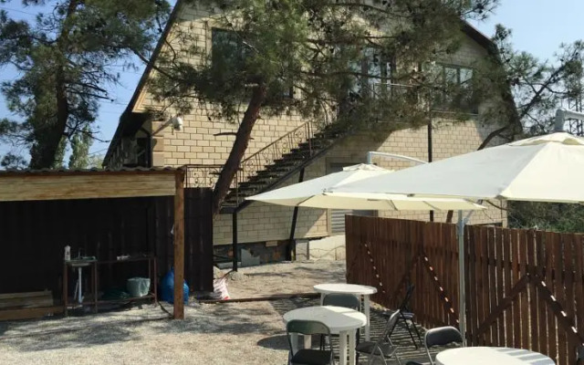 Guest house on pereulok Pionerskiy 4V