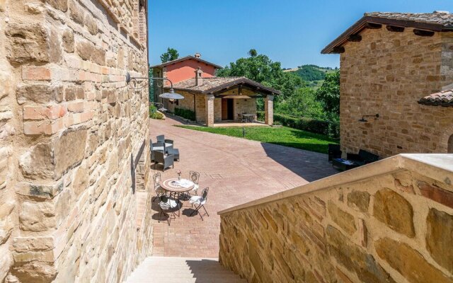 Awesome Home in Camerino With Outdoor Swimming Pool, Wifi and 2 Bedrooms