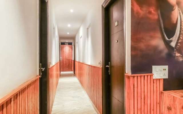OYO 28373 Hotel Shri Sai
