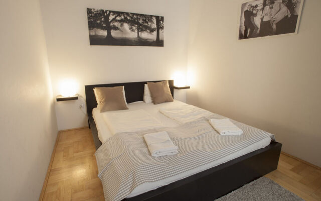 Oasis Apartments - Paulay Ede Street