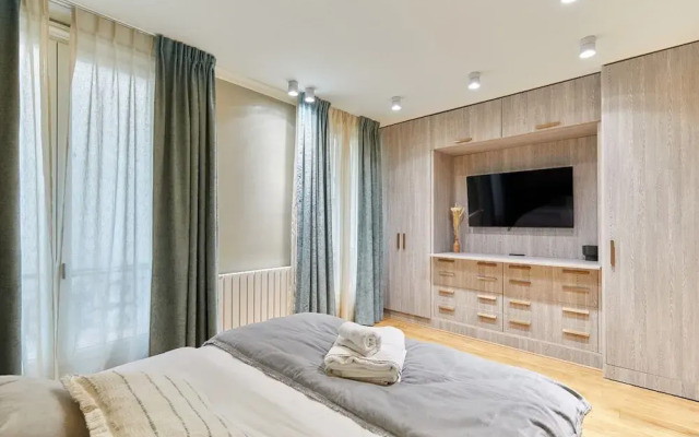 Terrace Apartment Trocadero Eiffel Tower by Studio Prestige
