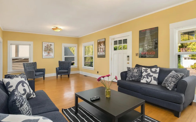 Seattle Vacation Home: The Campus