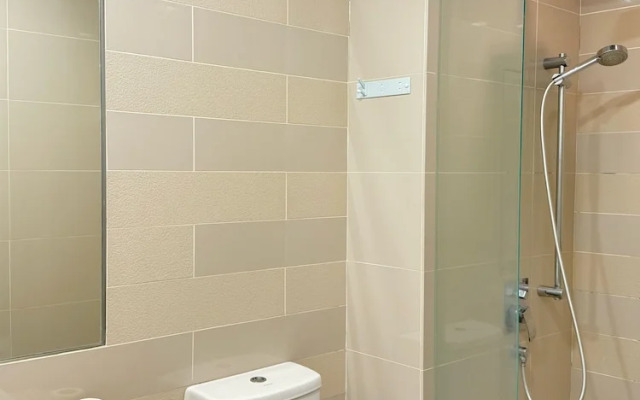 Crystal Suites At Ramada Hotel