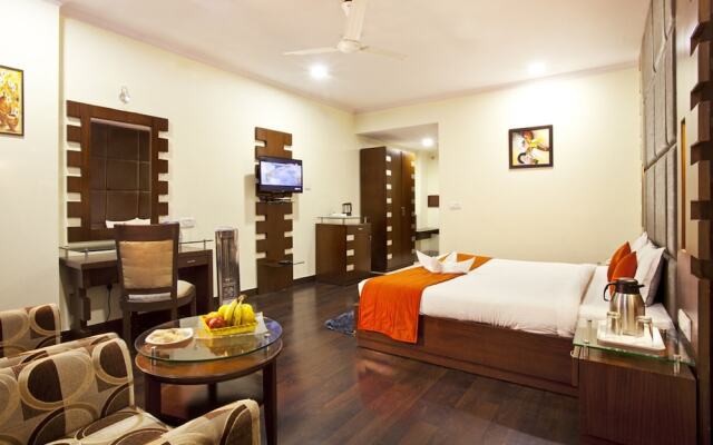 CK International  By Royal Collection