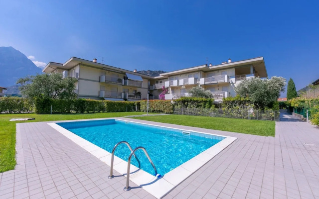 Torbole Relax, Pool & Balcony Apartment 2