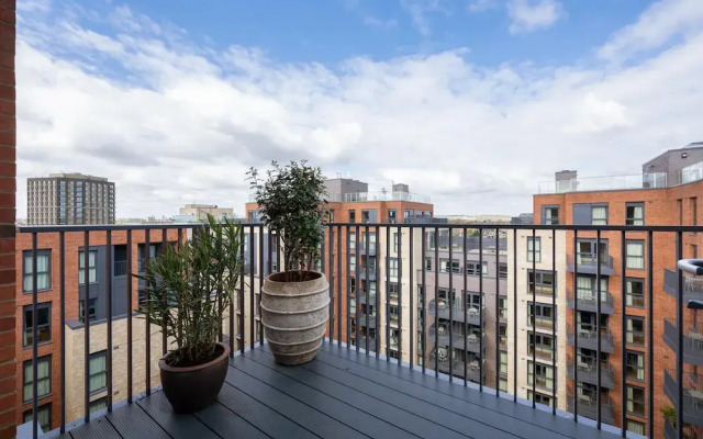 Chic Urban Flat With Rooftop Access
