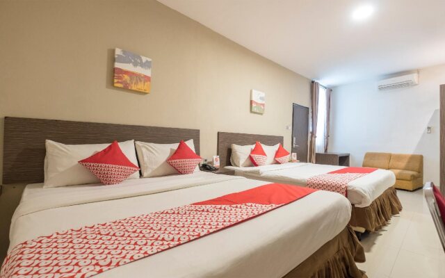 OYO 1679 Hotel Century Makassar