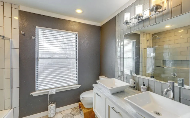 Pet-friendly Austin Home w/ Private Yard + Deck!