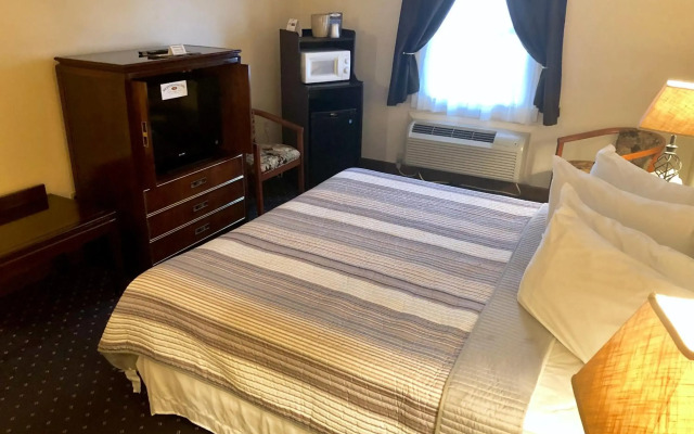 Bicentennial Inn