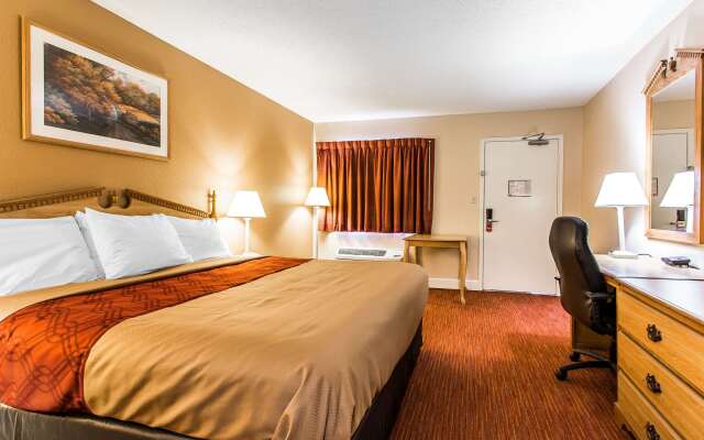 Econo Lodge Inn & Suites