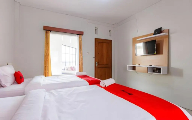 RedDoorz near Taman Rekreasi Selecta