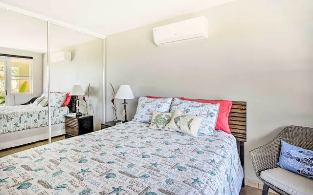 Breezy Condo w/ Ocean View Balcony: Walk to Beach!