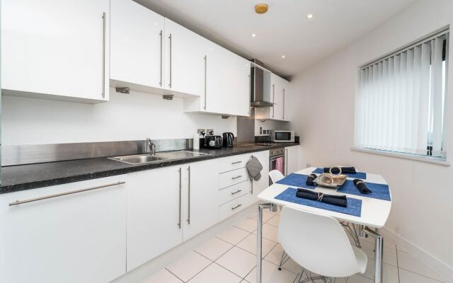 Super Luxury Modern 2BD Flat Canning Town