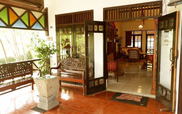 OYO 438 Cemara's Homestay