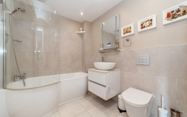The Ravenscourt Park Collection