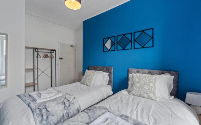 Spacious Holiday Home & Plymouth Pier & Free Parking