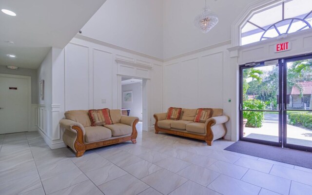 Yellow Pine Duplex Close to Pool & Tennis