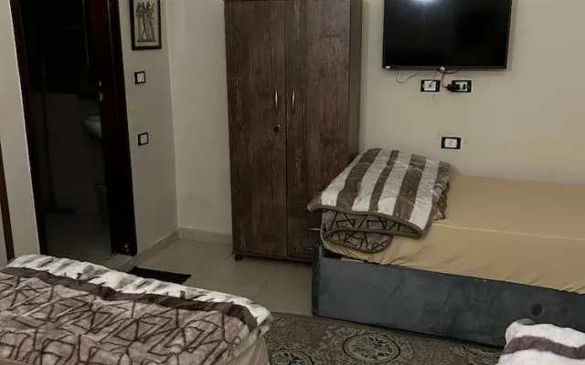 Pyramids Road Guest House