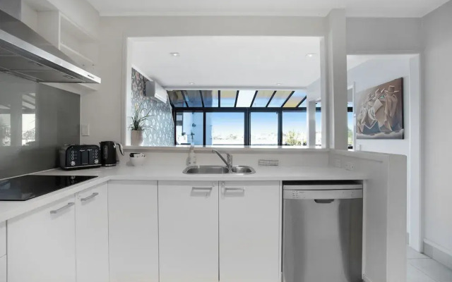Parnell Vista 2BR Apartment with Seaview