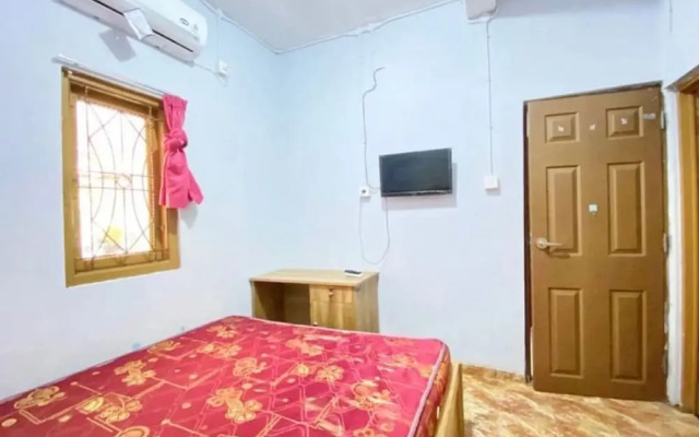 SPOT ON 91343 Kartika Guest House SyariahNearPantai Stres