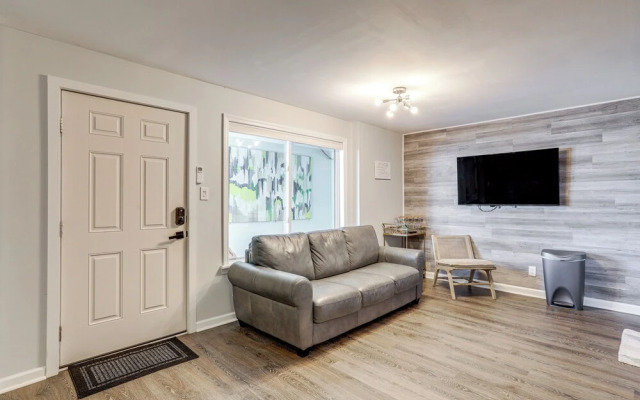 Wildwood Condo: Community Pool, Walk to Beach!