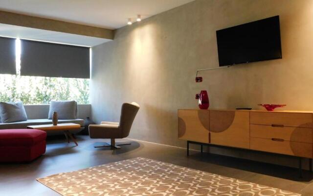 101 Adrianou Apartments
