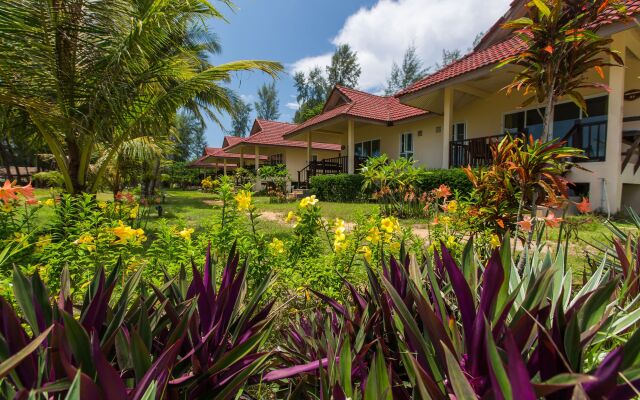 Pranee Beach Bungalows
