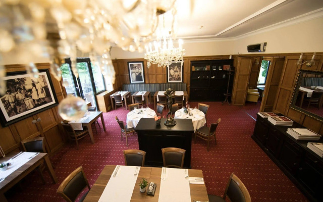 Hotel Golfi