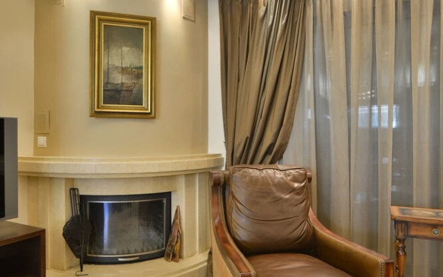 Elegant Villa by B&E