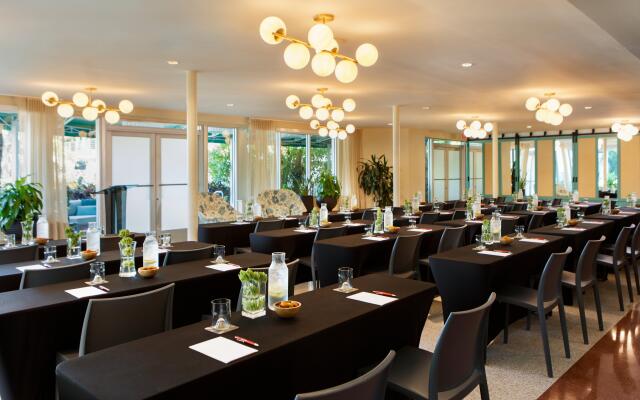 Kimpton Surfcomber Hotel by IHG