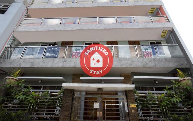 OYO 806 Pattaui Residences (Vaccinated Staff)