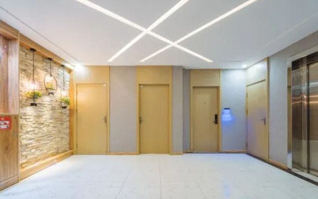 VX Hotel (Nanjing South Railway Station Daming Road Subway Station)