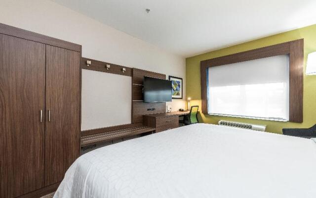 Holiday Inn Express & Suites LaGrange