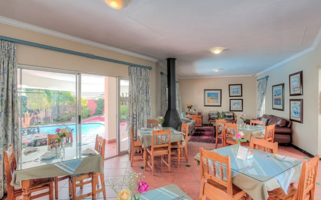 Woodmead Guest Lodge