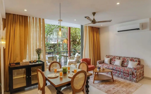 Hidden Gem Luxe Suite w Pool View - 1km to Beach