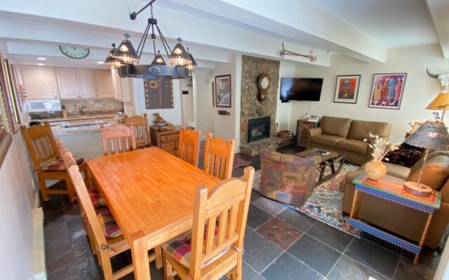 #010 Vail International