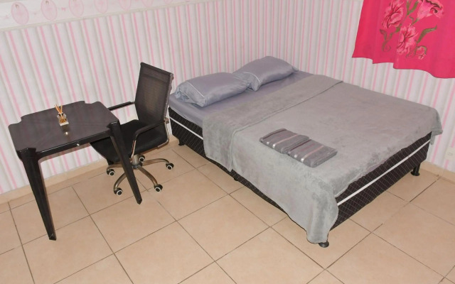 Quarto em residência tranquila e familiar