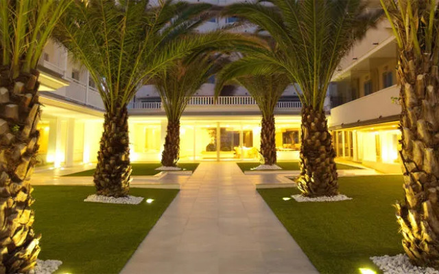 Altamarea Residence & Family Hotel