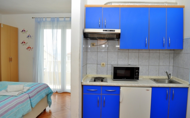 Studio apartment Ivi - big parking and courtyard SA5 Makarska, Riviera Makarska