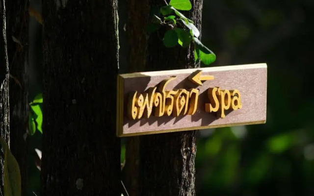 Petchvarin Resort and Spa