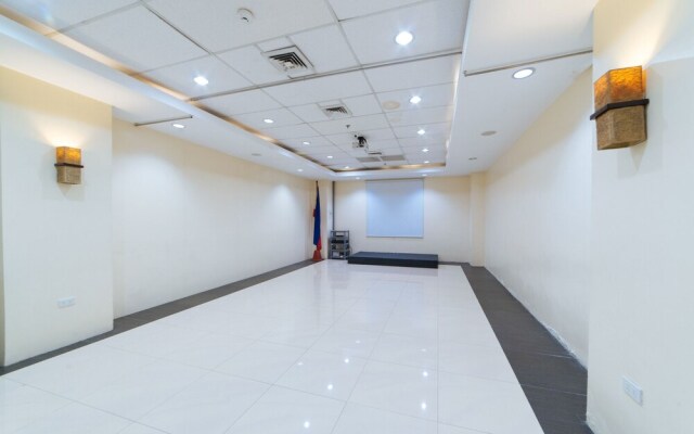 Golden Panda Dormtel by RedDoorz