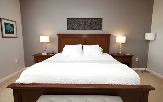 Vista Cay Gem 3 Bedroom Condo by RedAwning